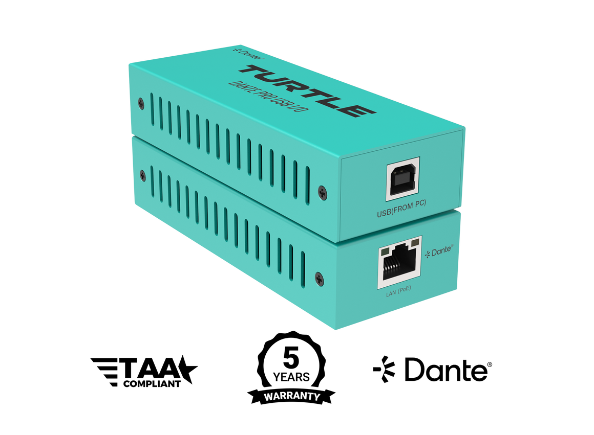 Turquoise elektronisch apparaat met labels voor TAA-conformiteit, 5 jaar garantie en Dante-certificering op een witte achtergrond.