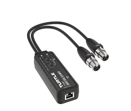 Turtle audio-adapter met twee XLR-kabels op een witte achtergrond