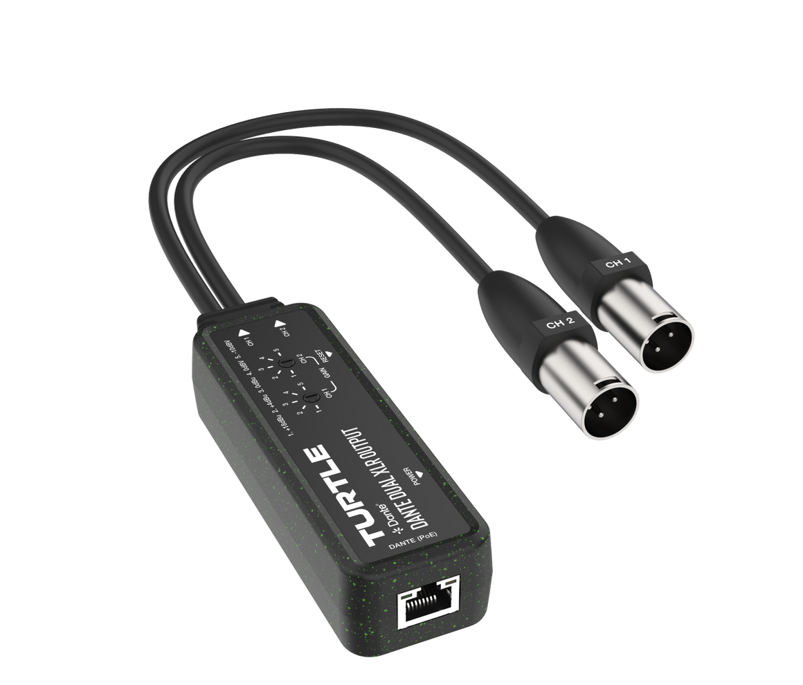 Turtle audio-interface met twee XLR-kabels op een witte achtergrond
