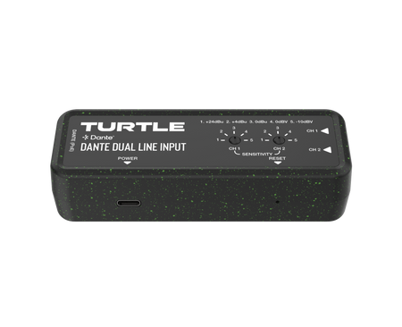 Turtle Dante Dual Line Input-apparaat op een witte achtergrond