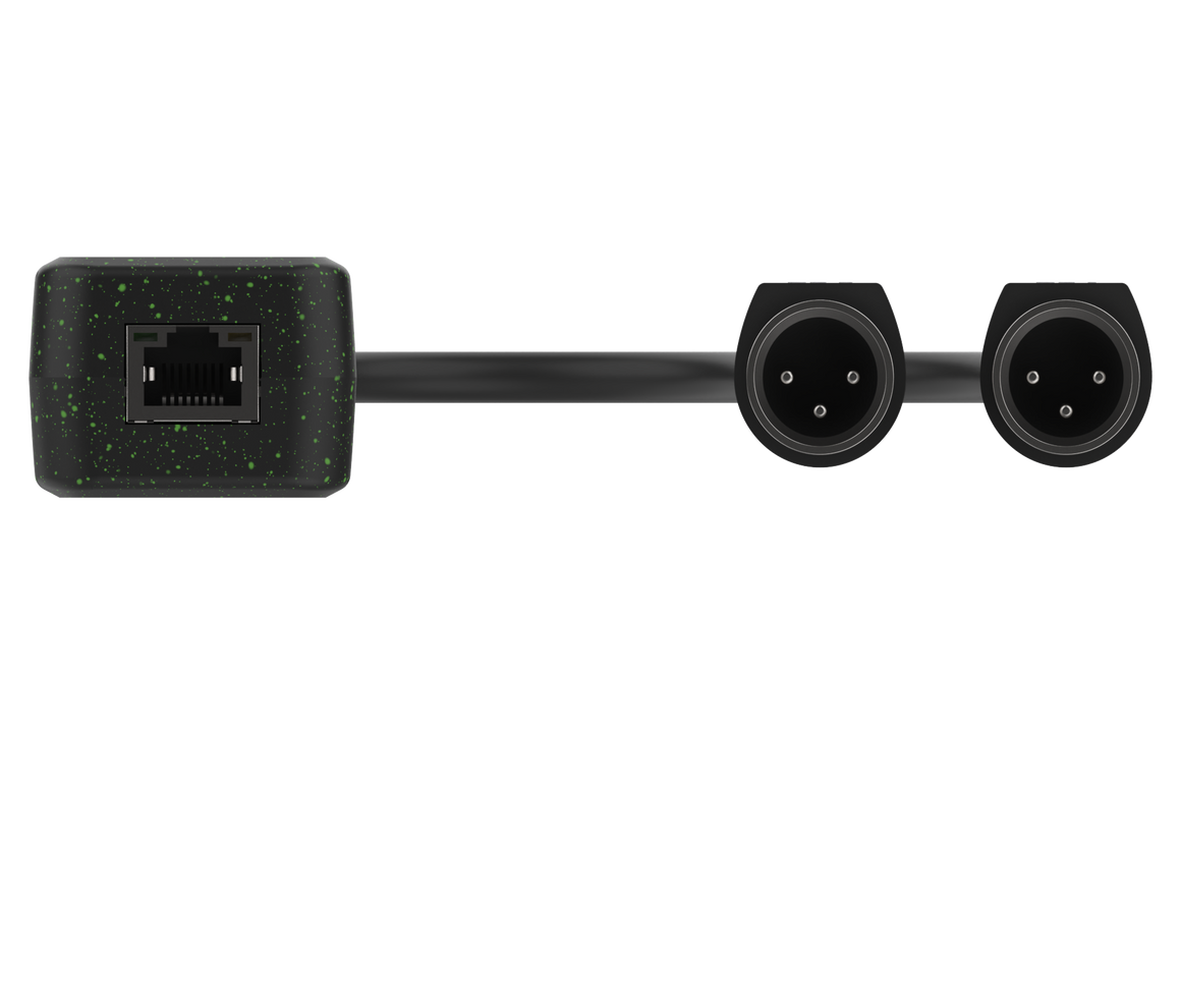 Zwarte audio-interface met Ethernet-poort en XLR-connectoren op een witte achtergrond