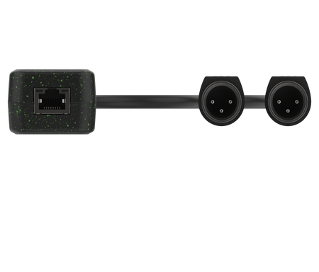 Zwarte audio-interface met Ethernet-poort en XLR-connectoren op een witte achtergrond